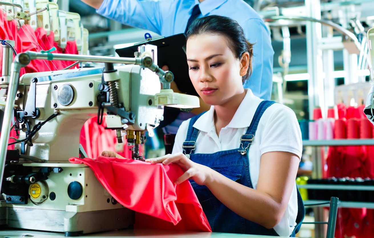 Организация производства товаров. Фабрика одежды в Китае. Производство товара в Китае. Лёгкая промышленность в Китае в 80е. Фирма Келли в КНР.